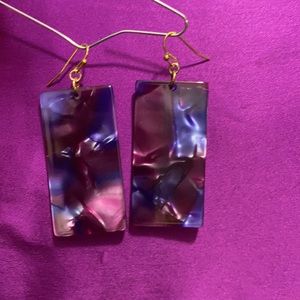 Funky purple shiny earrings. POP 💥 of color!